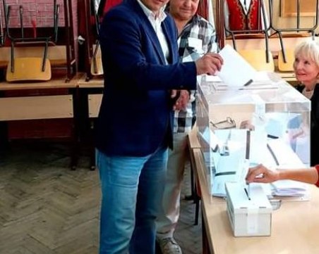 Иван Стоянов гласува 