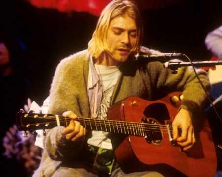 Легендарна жилетка на Кърт Кобейн бе продадена за 334 хиляди долара