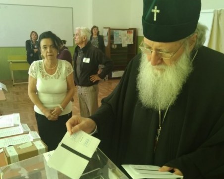 Патриархът дойде да гласува след литургия