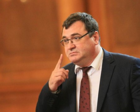 Битката за балотажа: Славчо Атанасов дърпа все повече пред Каназирева