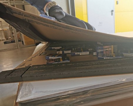 Близо 4000 кутии с цигари са конфискувани, част от тях били предназначени за Великобритания