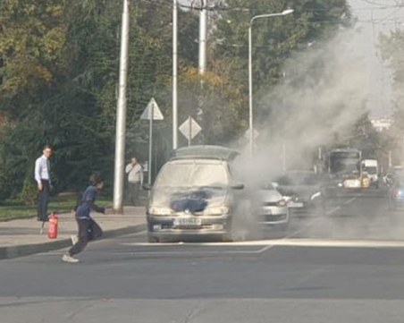 Обраха шофьора на пламналата кола в Пловдив, докато гаси пламъците