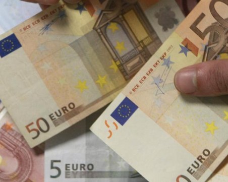 Защо българинът държи на банков влог планини от пари при нулеви лихви