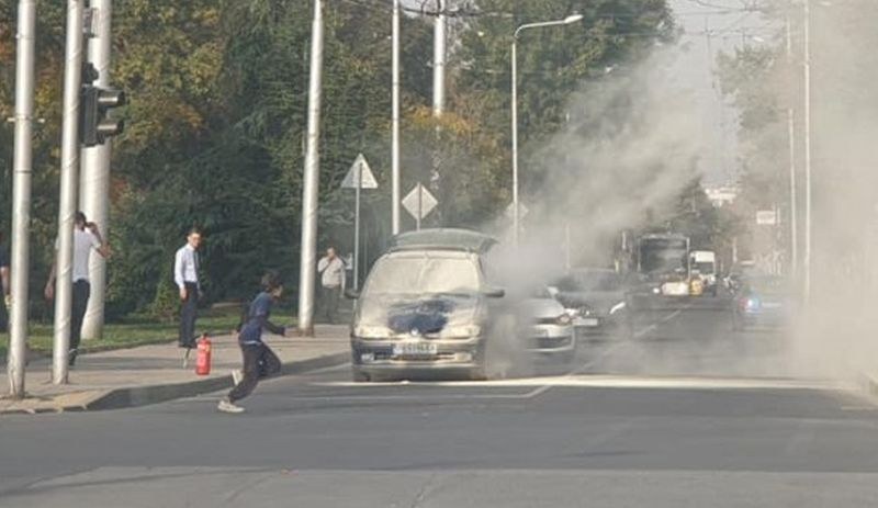 Обраха шофьора на пламналата кола в Пловдив, докато гаси пламъците