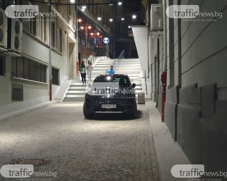 Нагло паркиране! Джип блокира най-късата пешеходна улица в София
