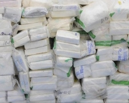 Откриха един тон кокаин, скрит в бананова каша в Коста Рика