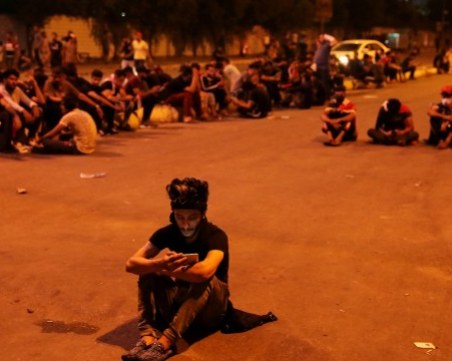 Полицията откри стрелба на протест в Ирак! 13 убити, 865 са ранени