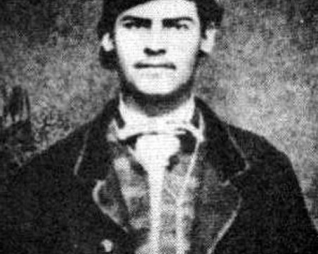 В Карлово измайсториха восъчна фигура на местен революционер