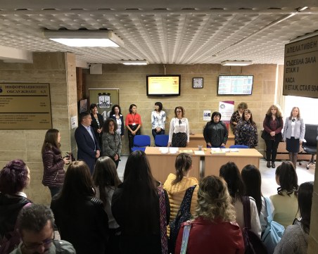 Възпитаници на Търговската гимназия в Пловдив влязоха в съдебна зала