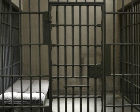 Затворници в Бургас на гладна стачка, спрели им тока