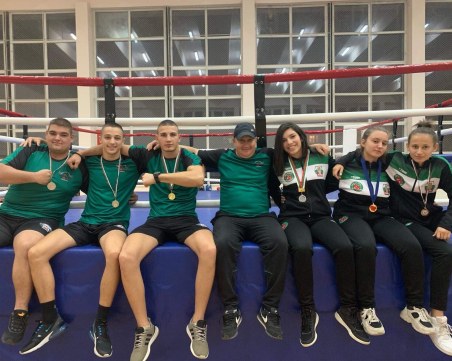 Боксьорите на Първенец с пълен комплект медали