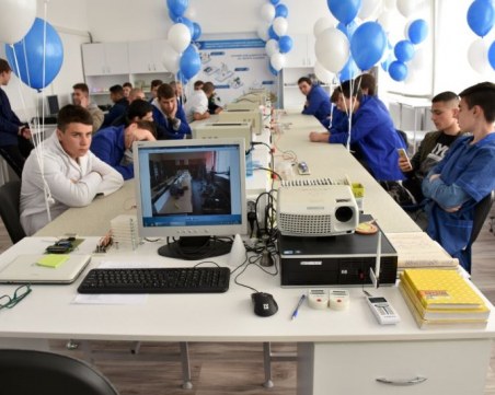 Откриха нова лаборатория в Гимназията по електротехника в Пловдив