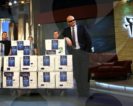 Слави раздава 100 телевизора за старта на телевизия 7/8