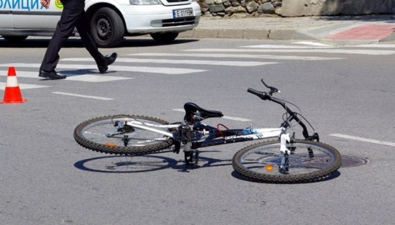 Колоездач пострада при катастрофа в Пловдив, отнел предимството на лека кола
