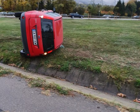 Форд излетя и кацна на една страна до Околовръстното на София