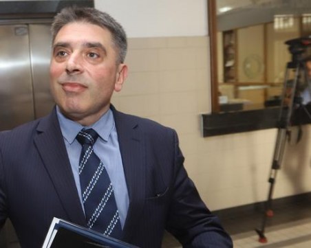 Министър Кирилов обеща да назначи още 200 надзиратели и съдебни охранители