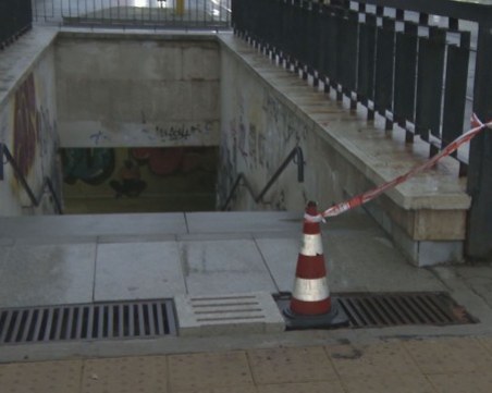 Момиче пропадна в шахта в София