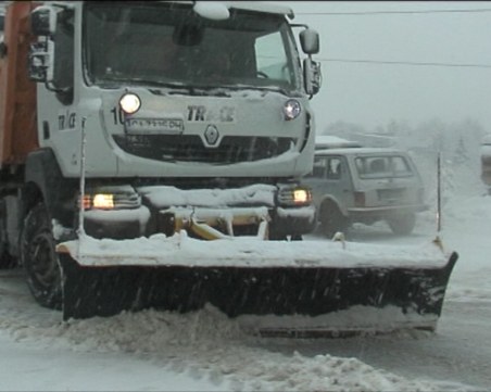30 снегорина в готовност да чистят планинските проходи у нас