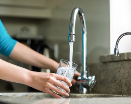 Водещи марки производители на минерална вода се насочиха към чешмяната