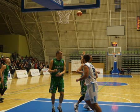 Академик Бултекс 99 загуби от шампиона