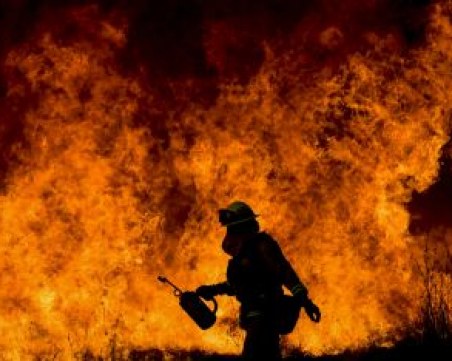 Голям пожар лумна в склад край Пловдив