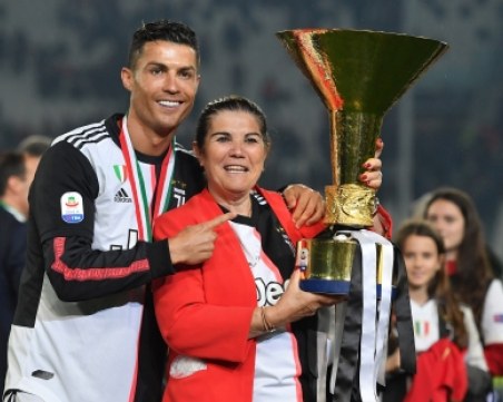 Майката на Роналдо с тежки думи за футболната мафия