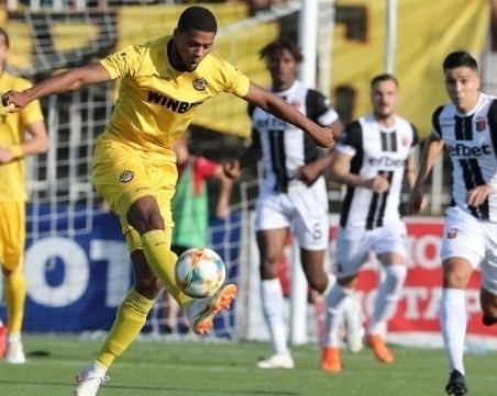 Ботев преговаря с двама за прекратяване на договорите