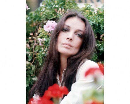 Почина известна френска певица и актриса