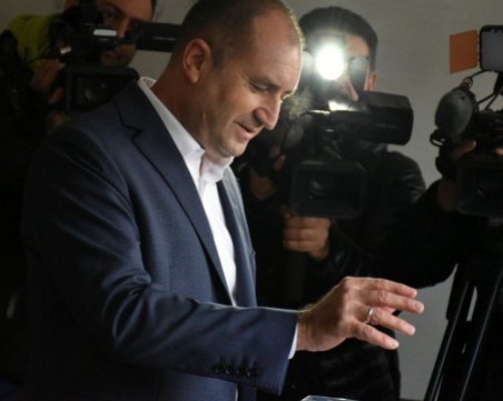 Радев: Думите на Макрон оставят съмнения за чертаенето на нови разделителни линии