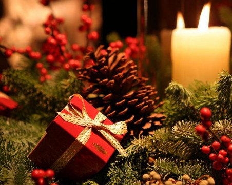 Коледни песни звучат денонощно по нова радиостанция