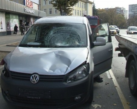 Шофьорът, врязал се в спирка във Варна, заспал зад волана