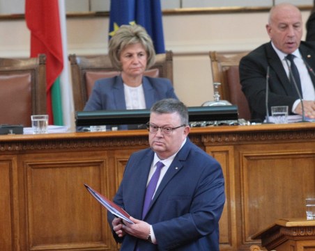 Цацаров разследва спецсъдия, пуснал шефа на 