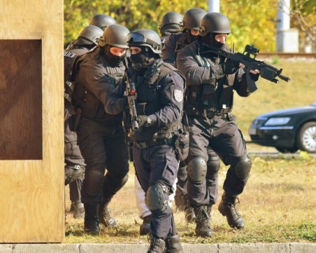 Зрелищен екшън! Командоси ще неутрализират опасни престъпници до стадион Пловдив