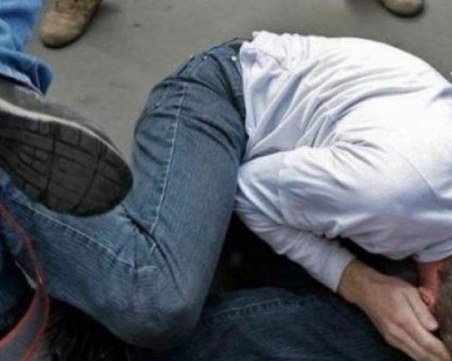 Четирима  пребиха мъж след катастрофа на пътя София-Варна