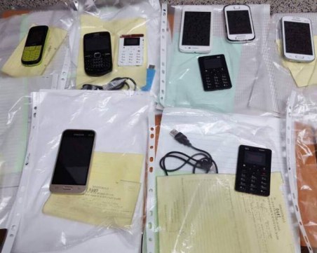 Забранено ли? Откриха 540 телефона в Софийски затвор, вкарват ги в сокове и хлябове