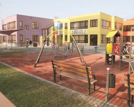 Напрежение в пловдивска детска градина! Фалшив сигнал за тормоз върху децата разгневи родителите