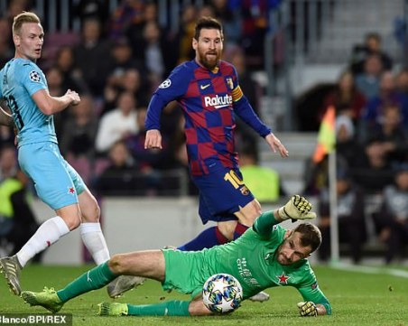 Вратарят на Славия: Меси и компания не показаха уважение към нас