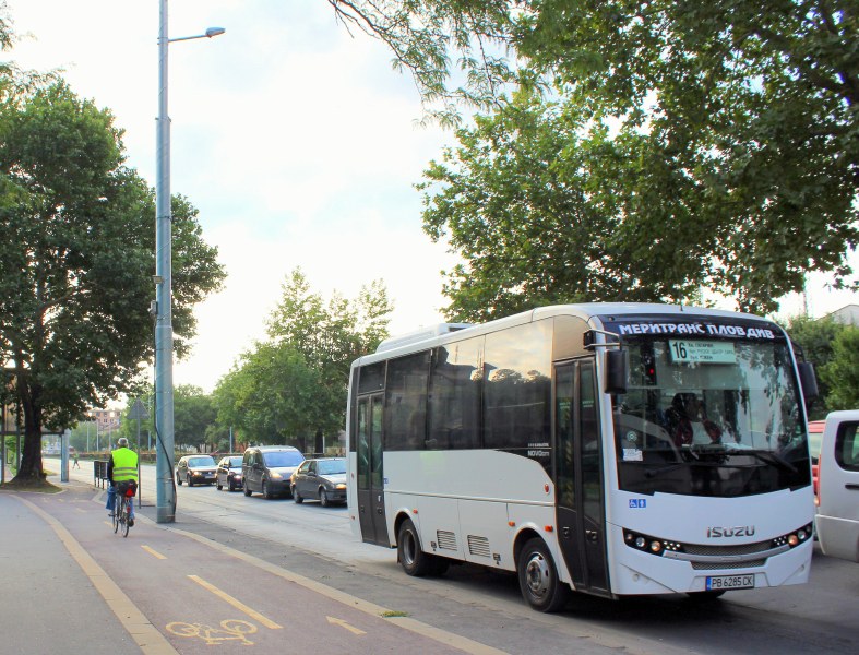 Ограничават движението по булевард в Пловдив днес, три автобуса променят маршрута си