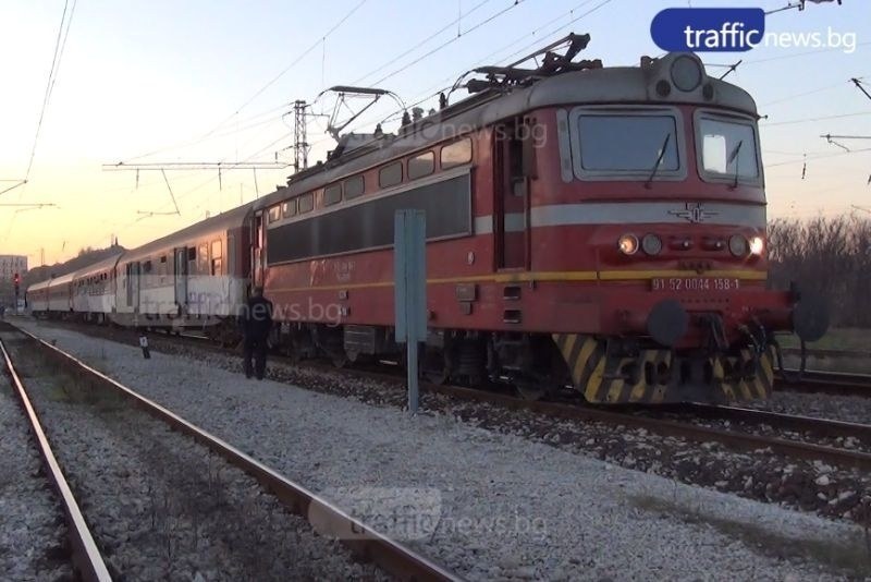 Влак удари кола на прелез край Пловдив