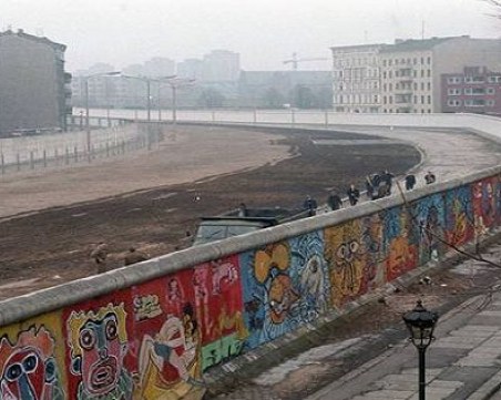 60% от руснаците не знаят кой е построил Берлинската стена