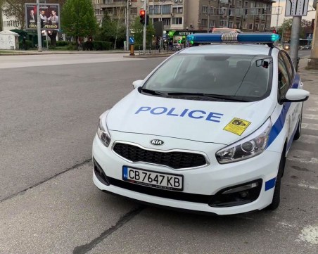 Кола се заби в ограда на 