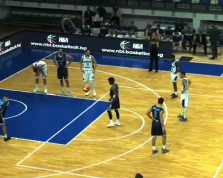 Трета поредна загуба за Академик Бултекс 99