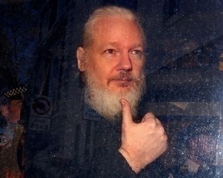 Бащата на Асандж: Синът ми може да умре