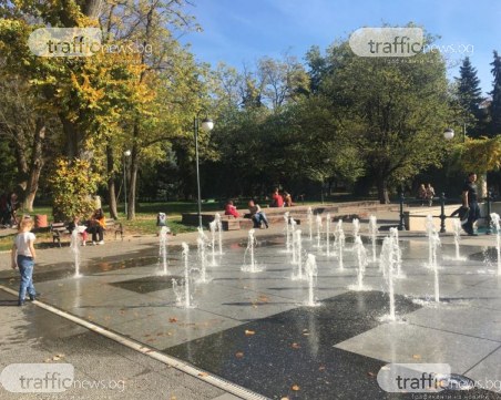 Термометърът мина 20 градуса днес! Топлото време съблече пловдивчани по къс ръкав