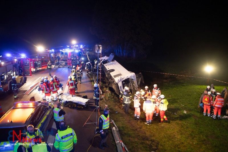 Туристически автобус се преобърна в Германия, над 30 души пострадаха