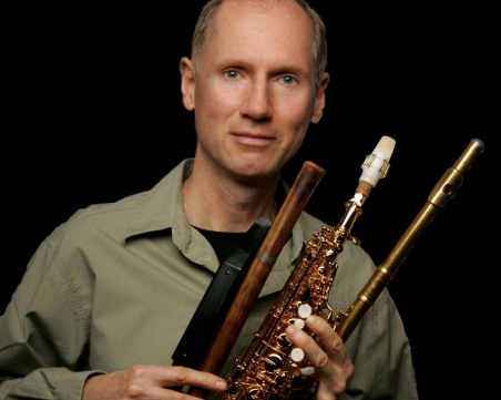 Саксофонист на Уитни Хюстън, Карлос Сантана и Лейди Гага ще свири безплатно в София и Пловдив