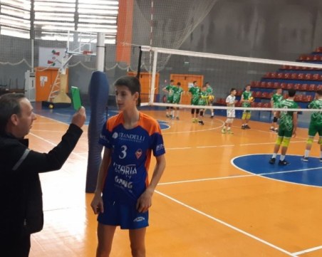 Виктория Волей с първа победа, играч на прекадетите получи зелен картон