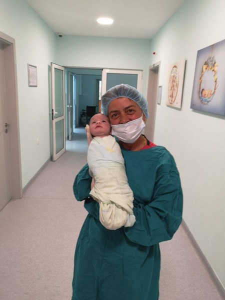 52-годишна жена роди здраво бебе във Варна