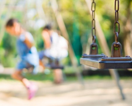 Непълнолетни деца нокаутираха свой връстник, изкъртиха му зъб