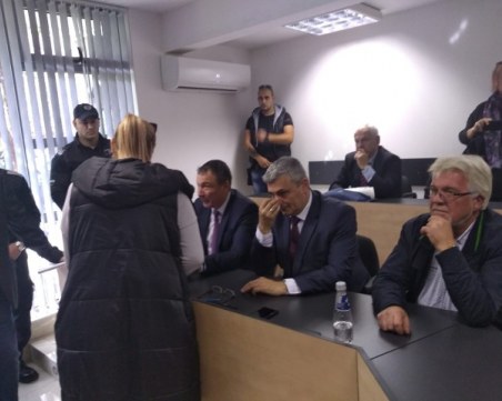 Николай Димитров пристигна под конвой в Несебър, стотици го подкрепиха